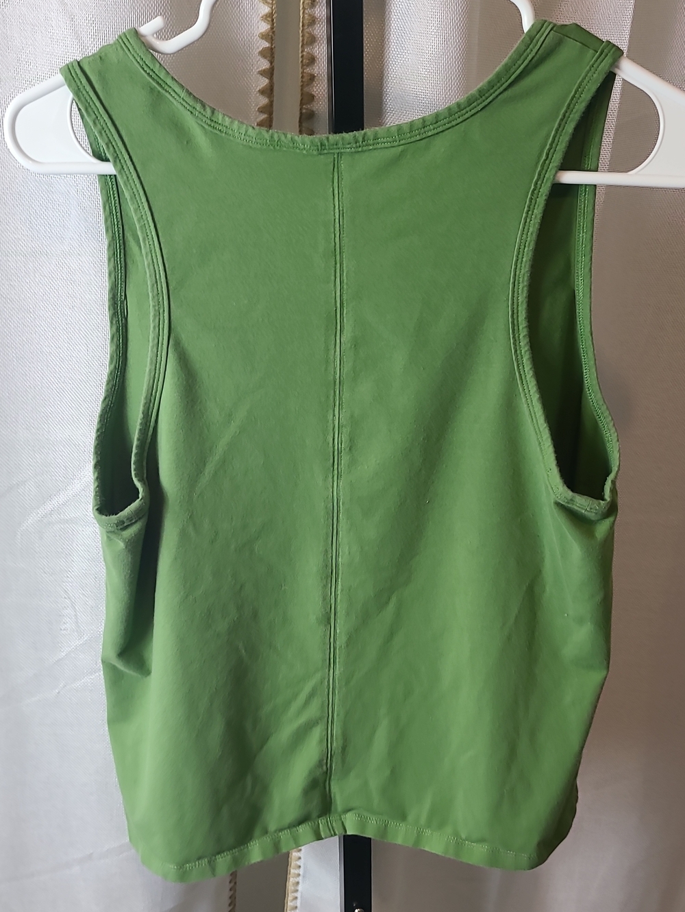 Athleta Women's Cropped Green Scoop Neck Sleeveless Workout Tank Top Size Medium - Picture 3 of 3